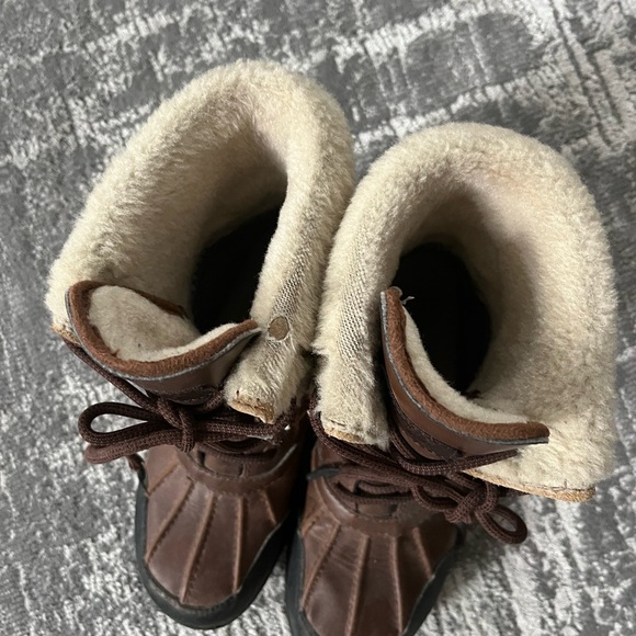 Kids winter Uggs - Picture 3 of 4